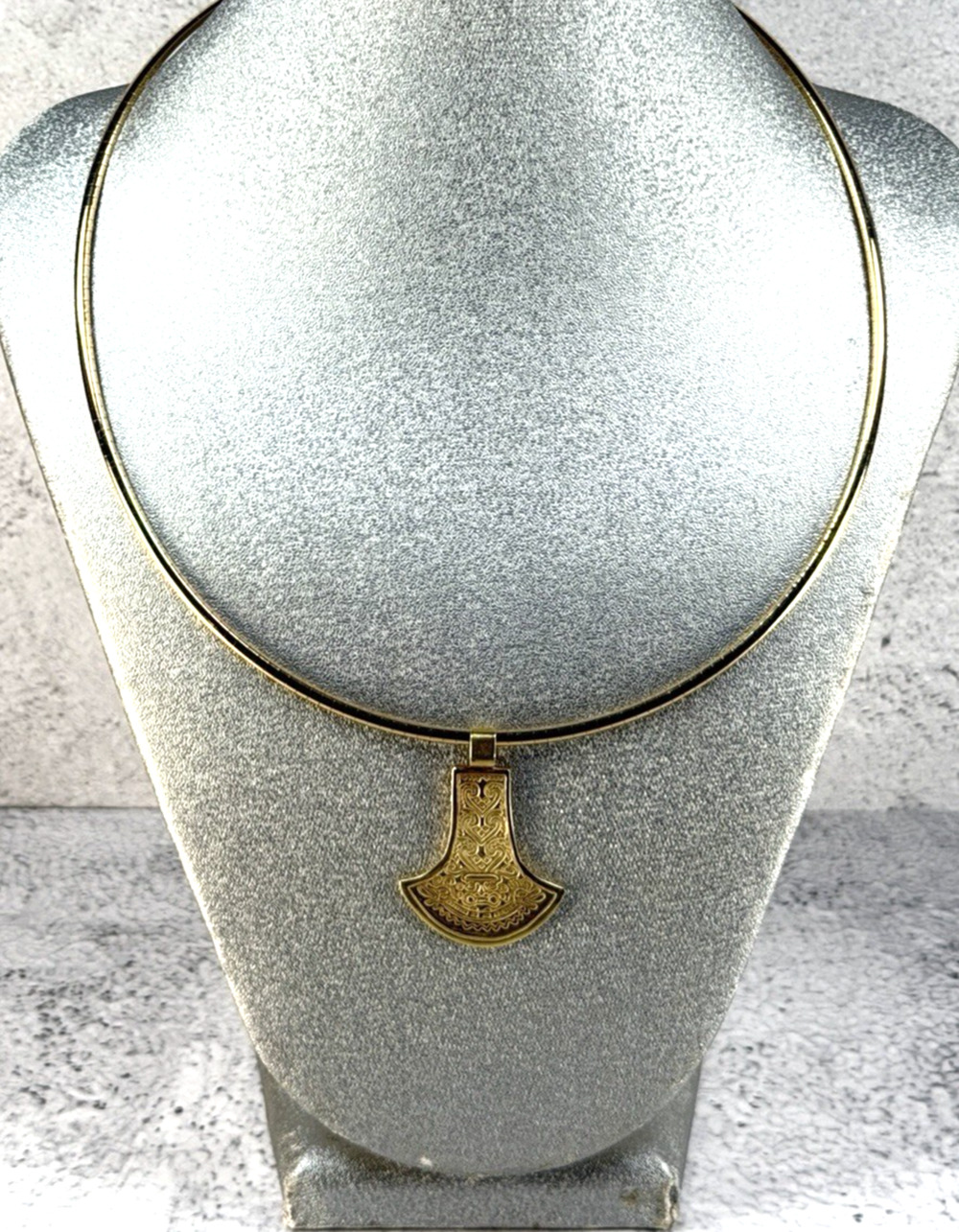 18k (750) Peruvian Axe Head Pendant with Incan Tumi Design Diamond on Clasp